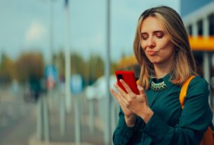 Dlaczego klikamy? Psychologia chwytliwych treści i mechanizmy uwagi